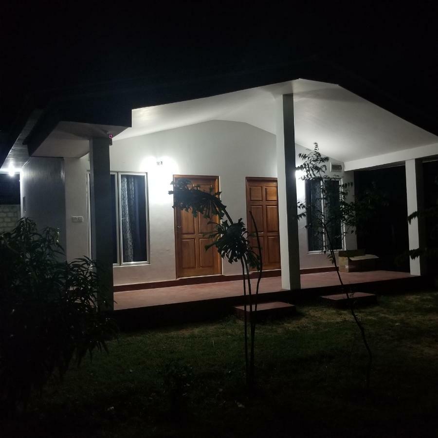 Jeys Place Нилавели Екстериор снимка